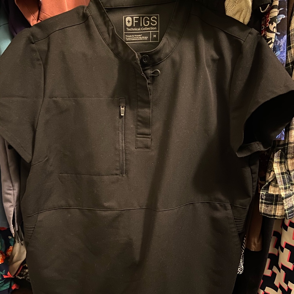 FIGS Black scrub top